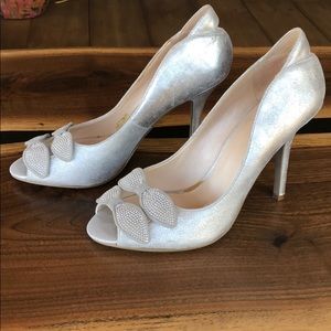 Nine West silver bow dressy stiletto